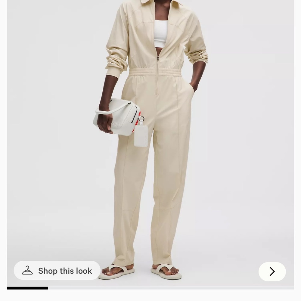 NWT Lululemon Lightweight Woven Jumpsuit
SLNSH Collection Medium